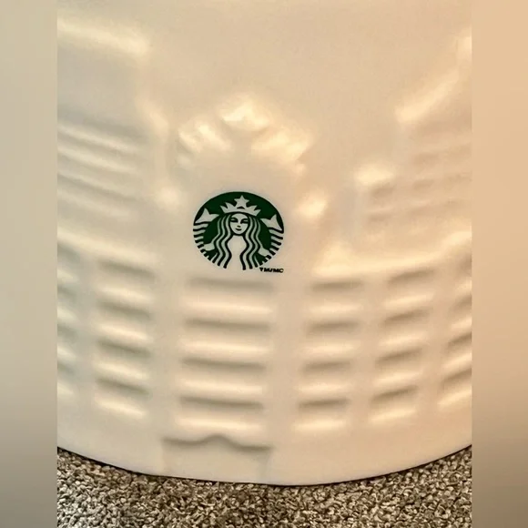 Seattle Skyline Starbucks Collector Series 3D Relief Black White 2012 16 oz Mug - Picture 4 of 9